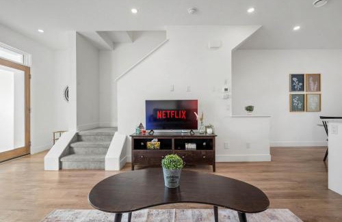 Bridgeland House | Inner-City Chic Urban Farmhouse 3 Bds and Ba