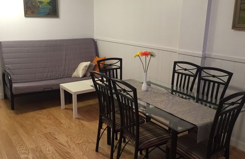 Banff Trail House | Inner city NW, Steps to university , Minutes to Hospital, SAIT, Downtown