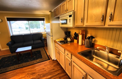 Falmouth Heights Apartment | InnSeason Resorts Captain's Quarters