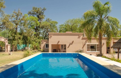 Santiago del Estero House | Inquilino Online - Casa de vacaciones con piscina y espacio recreativo