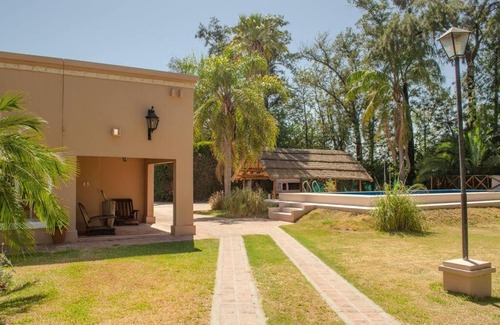 Santiago del Estero House | Inquilino Online - Casa de vacaciones con piscina y espacio recreativo