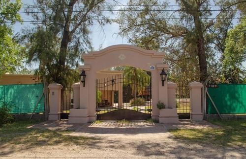 Santiago del Estero House | Inquilino Online - Casa de vacaciones con piscina y espacio recreativo