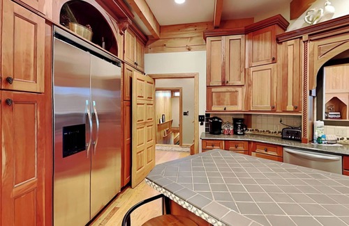 Oakland House | Inspiration Point | 1.26 Acres of Amazing Outdoors