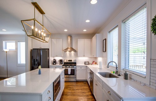 Urbandale Nations House | Insta-Worthy Rooftop Views! Heart of Nashville! Sleeps 12+