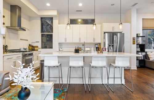 Silver Lake House | ★Insta-Worthy Sunset View ★Private Rooftop ★Garage ★Silver Lake ★Dodgers Stadium