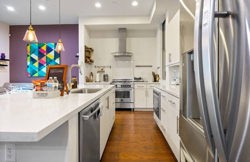 Silver Lake House | ★Insta-Worthy Sunset View ★Private Rooftop ★Garage ★Silver Lake ★Dodgers Stadium