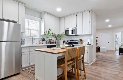 Downtown Sacramento House | Insta-Worthy Victorian 3 BR in DT Sacramento