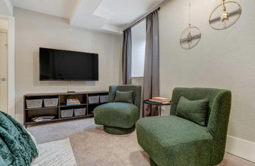 Central Colorado Springs Apartment | Institute Den Downtown Modern Basement Suite