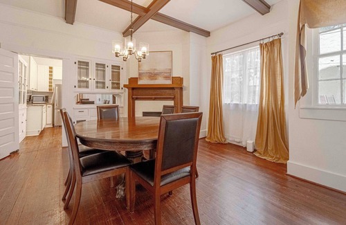 Summerville House | Insurance 5 Bdrms 2 Kitchens 2 Laundry Fenced In Yard & More - Big Bungalow