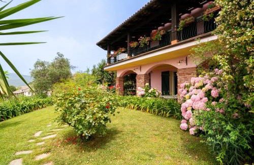 Cason della Guardia Apartment | Into the Green! Imperia Appt with Parking & Pool