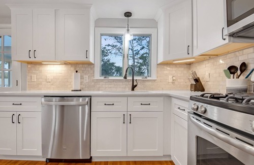 Dennis Port House | "Into the Mystic" Beautifully Renovated 6 bedroom home steps to the beach