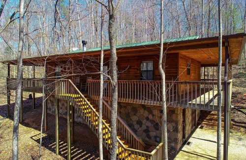 Cosby House | Into the Wild - 2 Bedrooms, 3 Baths, Sleeps 6 Home by RedAwning