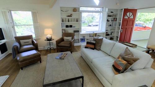 Bozeman House | Intown Contemporary Prime Street, Fenced Yard, Bright And Open Concept Design