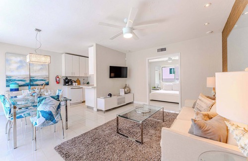 Pompano Beach Condo | Intracoastal Retreat, Heated Pool, Walk to Beach