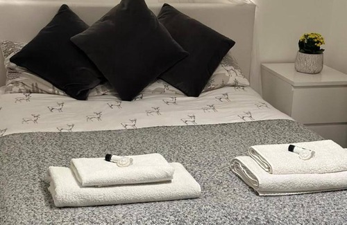 Preston Apartment | Inviting 2-bed Apartment in London by Gordy Duncan