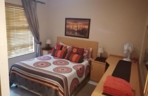Kempton Park House | Inviting 3-Bed House in Kempton Park