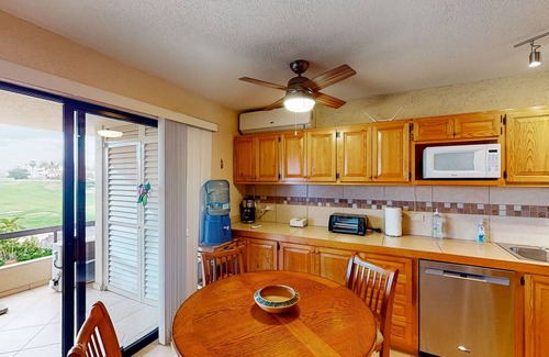 Zona Hotelera Apartment | Inviting apartment across from the beach with pool, grill, balcony & golf nearby