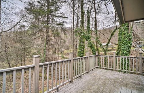 Carson Springs Apartment | Inviting Apartment with Deck in Smoky Mountains