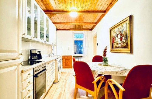 Grinzing Apartment | Inviting Getaway | 10 Minutes from FAC Platz