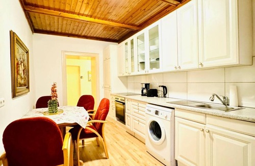 Grinzing Apartment | Inviting Getaway | 10 Minutes from FAC Platz