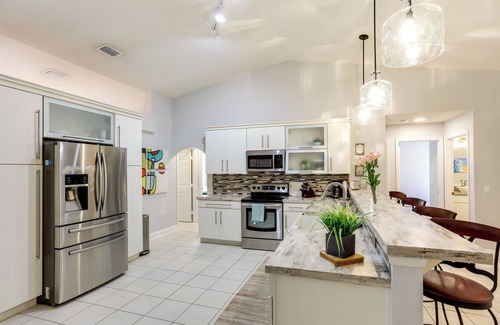 Jensen Beach House | Inviting Jensen Beach Home w/Screened-In Patio!