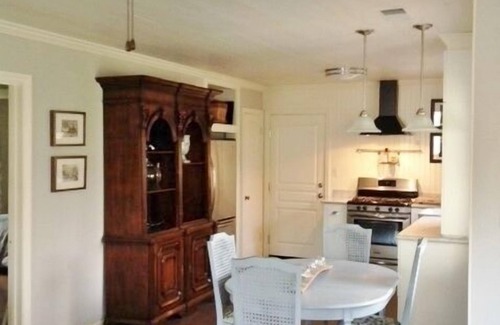 Eldridge House | Inviting Sonoma Wine Country Getaway With Oak Studded Private Garden & Hot Tub