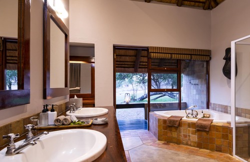 Thorny Bush Game Reserve Cabin | Inyati Game Lodge