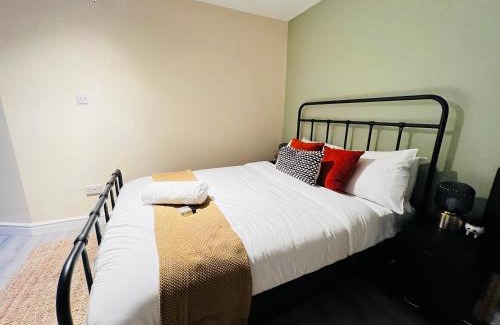 Grangetown House | Irene Suite - Cozy 2BR Bungalow with Parking & WIFI