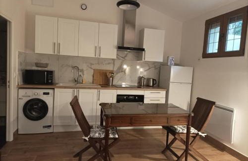 Saint-Germain-en-Laye House | Iris Garden Cottage