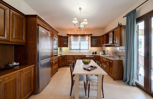 Prines Villa | Iris villa for 8, pool, near taverns & mini markets