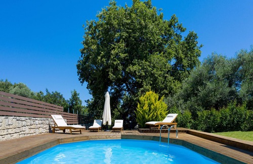 Prines Villa | Iris villa for 8, pool, near taverns & mini markets