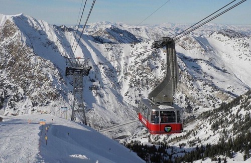 Salt Lake Mountain Resorts Condo | IRON BLOSAM Week 13 March 29-April 5 sleeps 8 SPRING SKIING