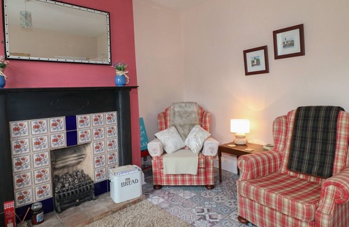 Horncastle Cottage | ISADORE COTTAGE, pet friendly, with a garden in Horncastle
