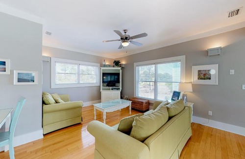 East End House | Isla Callada