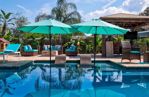 Jacksonville Beach House | Isla's Beach Oasis: Classic Family Beach Oasis with Heated Pool
