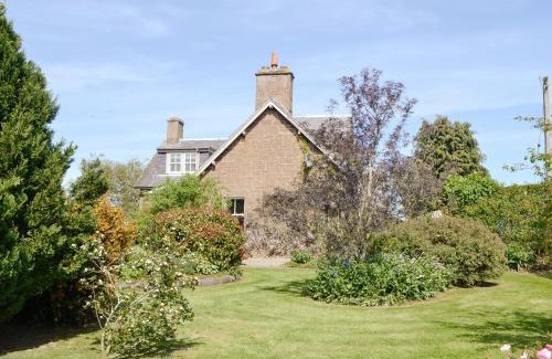 Kirriemuir House | Islabank Farmhouse - Saap