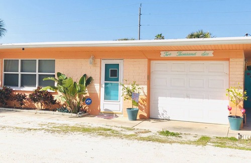 New Smyrna Beach Cottage | Island Beach Cottage! 150 Steps To The Beach!