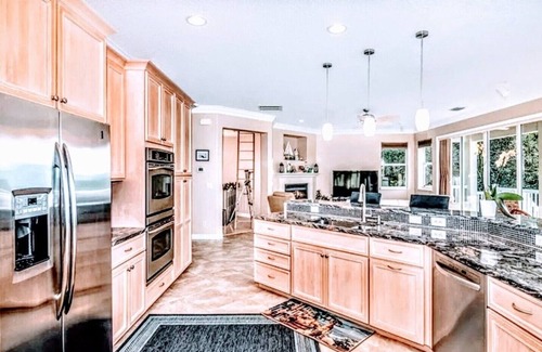 North Beach House | Island Escape!Walk to beach.Heated pool & hot tub.Private putting green.Privacy