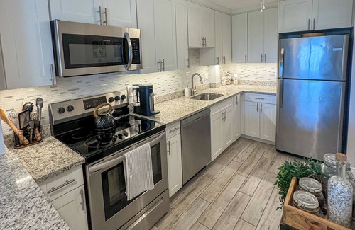 Tierra Verde Condo | Island Life! 5 mins to Beach, Pristine Condo with Bay Views+Pool+Beach Gear!