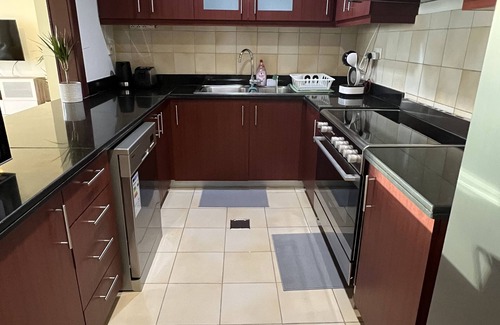 Dubai Marina Apartment | Island Living - 3 bedroom, full sea view apartment. 5 minutes to the beach!