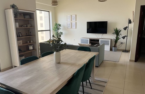Dubai Marina Apartment | Island Living - 3 bedroom, full sea view apartment. 5 minutes to the beach!