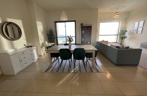 Dubai Marina Apartment | Island Living - 3 bedroom, full sea view apartment. 5 minutes to the beach!