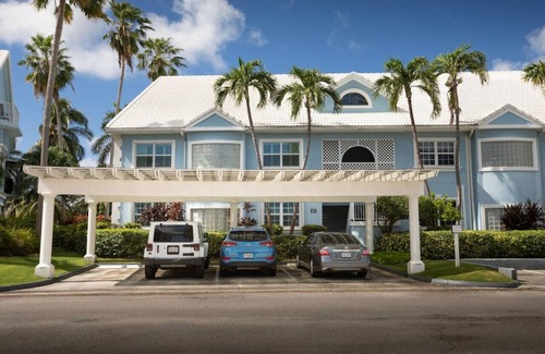 Seven Mile Beach Apartment | Island Luxury Seven Mile Beach