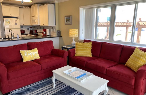 Fort Walton Beach Condo | ISLAND SANDS #201- PANORAMIC VIEWS! 2nd FLOOR END UNIT
