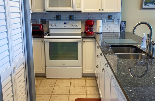 Fort Walton Beach Condo | ISLAND SANDS #201- PANORAMIC VIEWS! 2nd FLOOR END UNIT