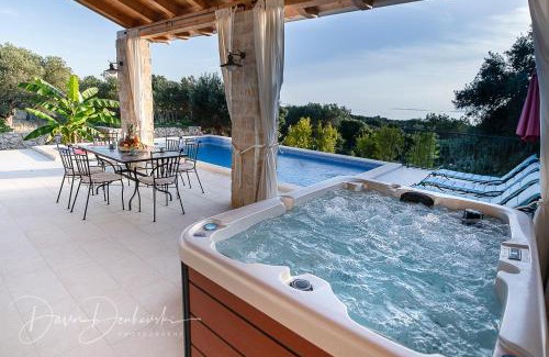 Jakisnica Villa | Island Villa Adriana with heated pool and sauna