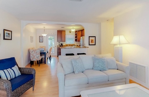 Holmes Beach Villa | Island villa with heated private pool, tranquil courtyard, easy beach access