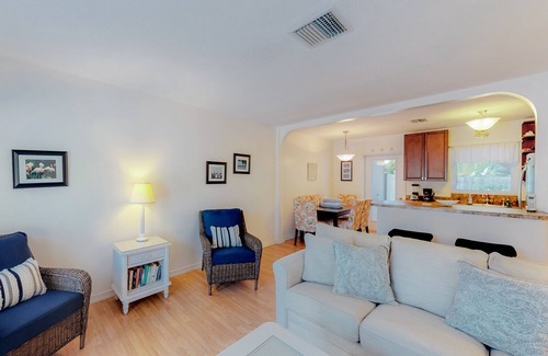 Holmes Beach Villa | Island villa with heated private pool, tranquil courtyard, easy beach access