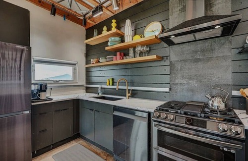 Bisbee House | ISLE of SKYe A Desert Modern Casita, Amazing Views 360°