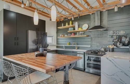 Bisbee House | ISLE of SKYe A Desert Modern Casita, Amazing Views 360°